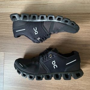 BRAND NEW Womens On Cloud Running size 6.5